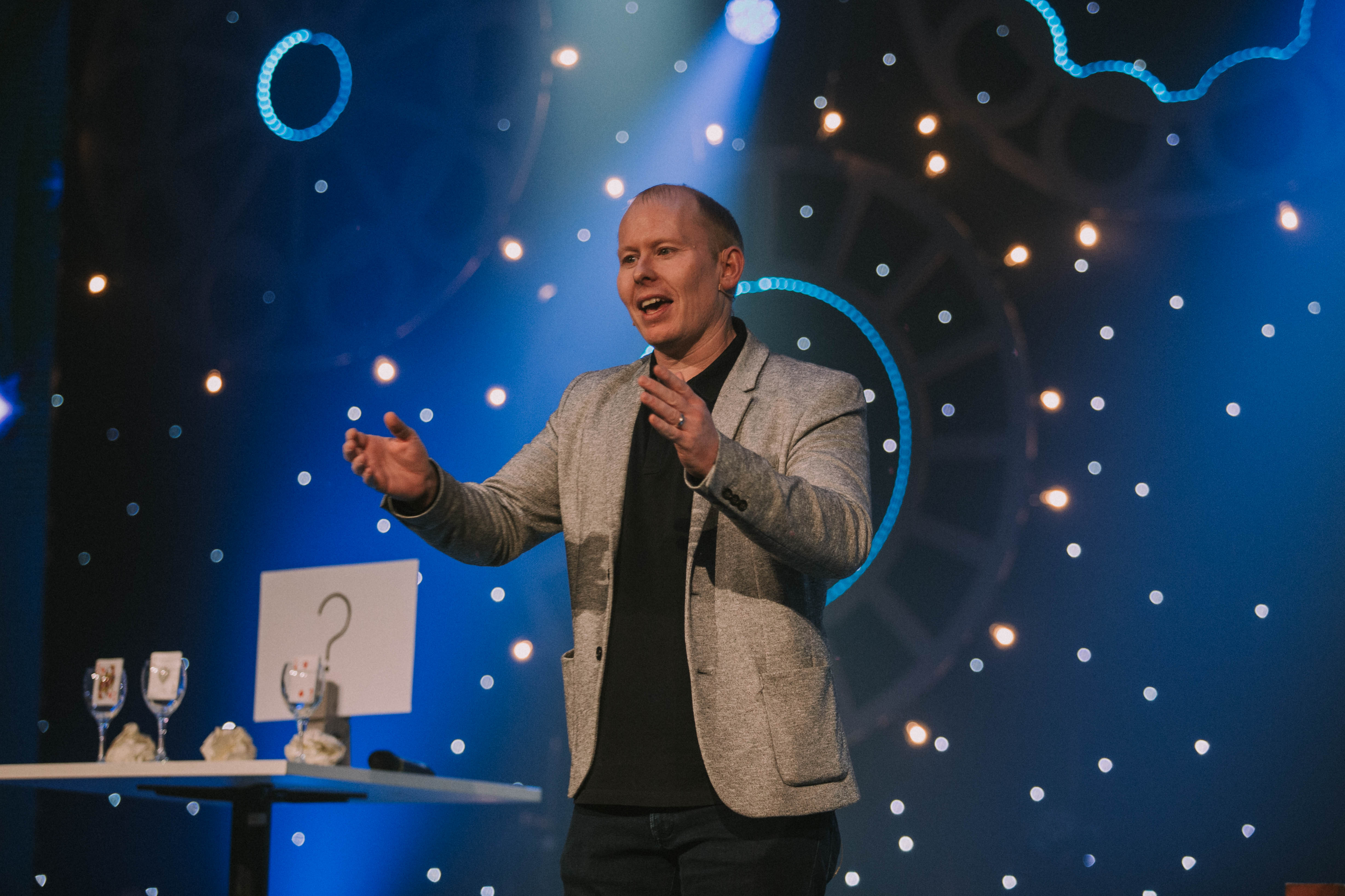 Rod Williams Magician Just Smile Entertainment Just Smile Entertainment