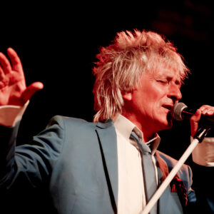 Garry Pease (Rod Stewart Tribute)
