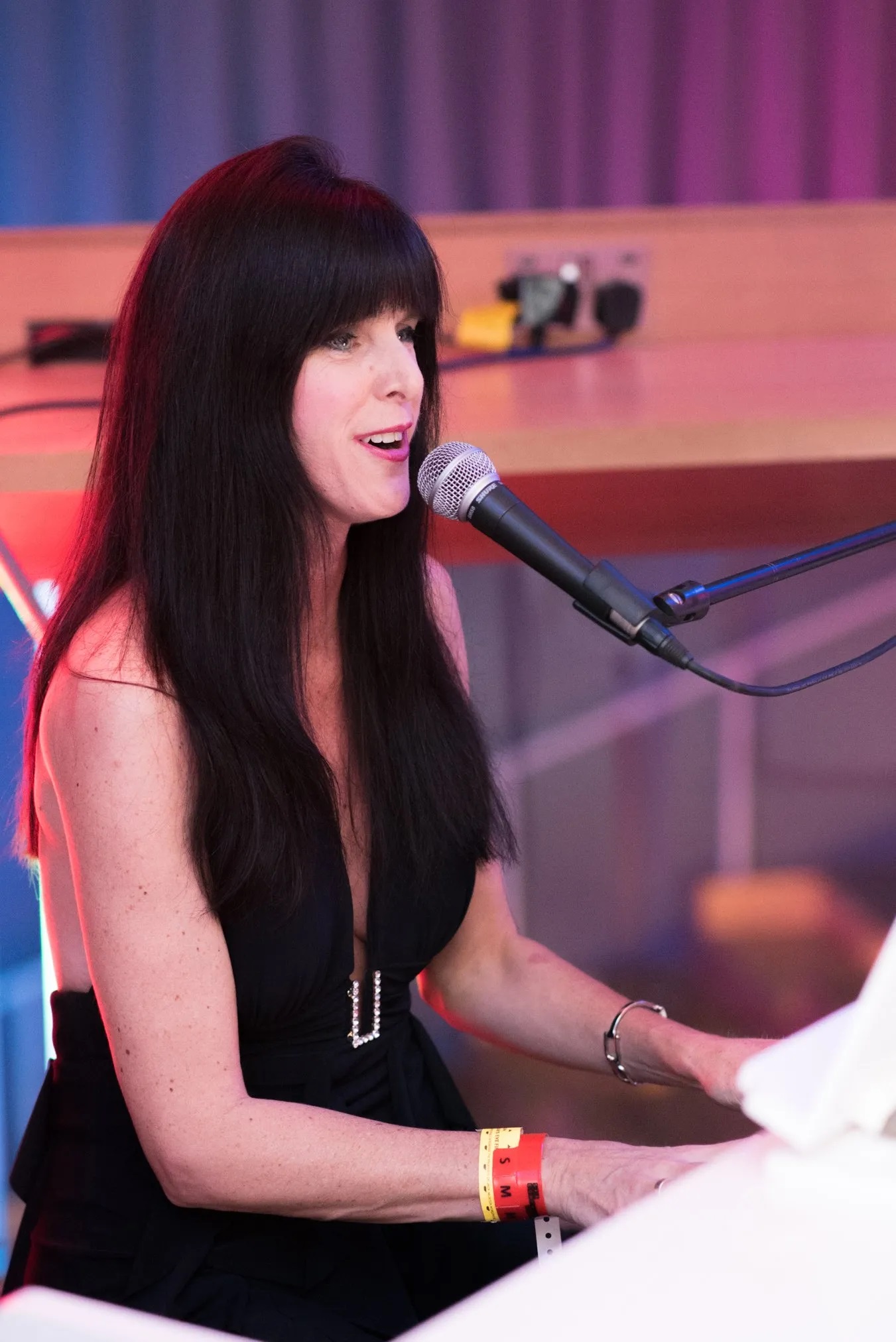 Vanessa - Singer/Pianist - Image 6