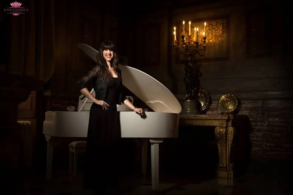 Vanessa - Singer/Pianist - Image 5