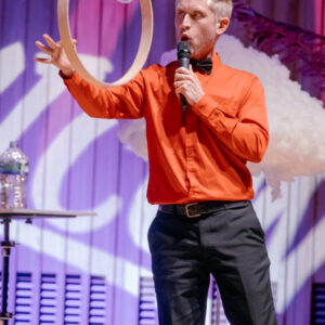 Tom Elliott - Corporate Event Host & Comedy Magician